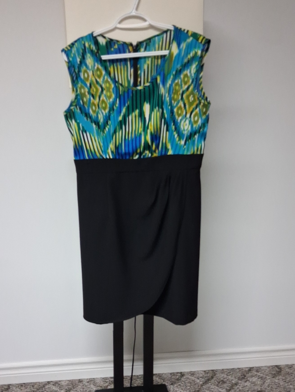 Dressbarn Blue, Green & Black Sleeveless Sheath Empire Dress